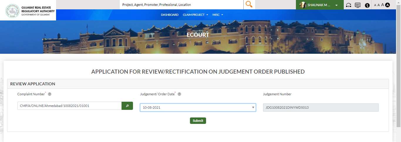 GujRERA eCourt Review Application form showing Complaint Number search field, Judgement Order Date and Judgement Number auto-filled fields, and Submit button